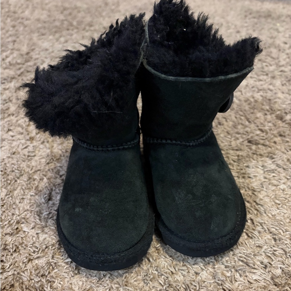 Ugg Toddler Mini Bailey Button II Boot Black - Picture 2 of 8